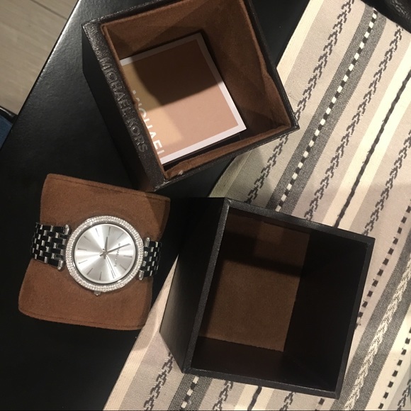 Michael Kors Watch - Picture 5 of 8